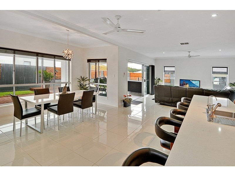 9 Cumberland Cresent, Meridan Plains QLD 4551