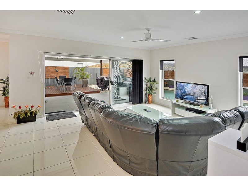 9 Cumberland Cresent, Meridan Plains QLD 4551