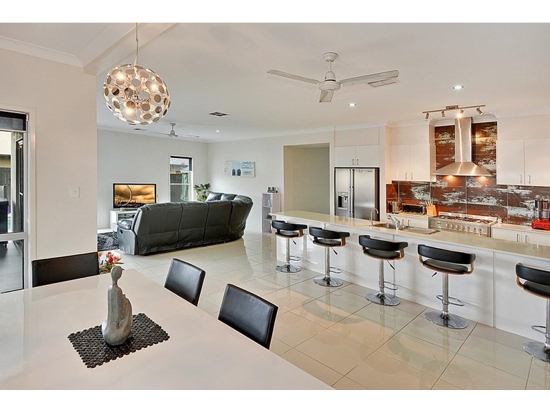 9 Cumberland Cresent, Meridan Plains QLD 4551