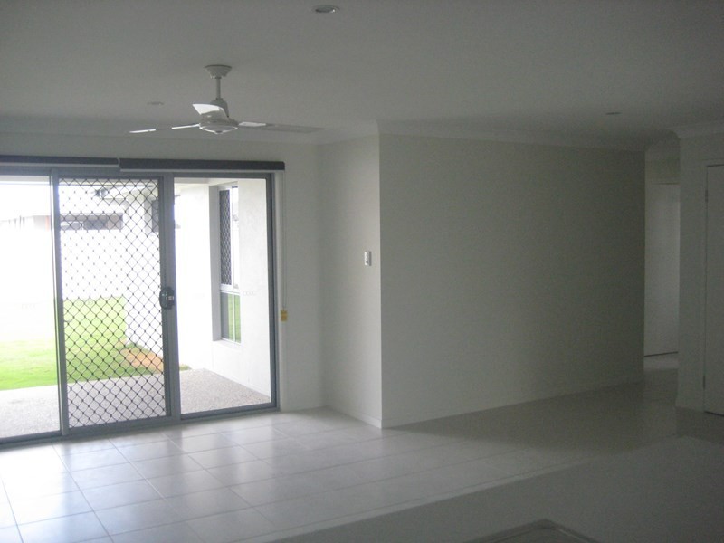 34 MacIntyre Crescent, Pelican Waters QLD 4551