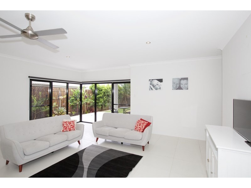 4 Blue Fin Court, Mountain Creek QLD 4557