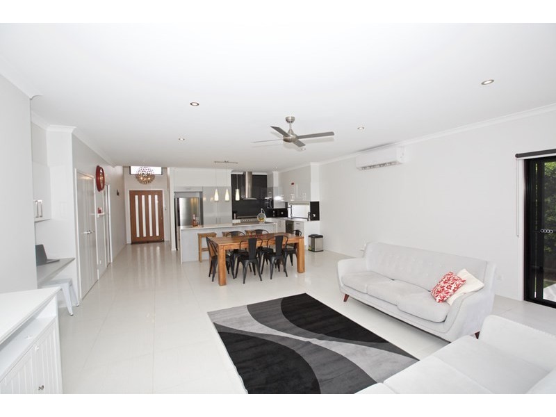 4 Blue Fin Court, Mountain Creek QLD 4557