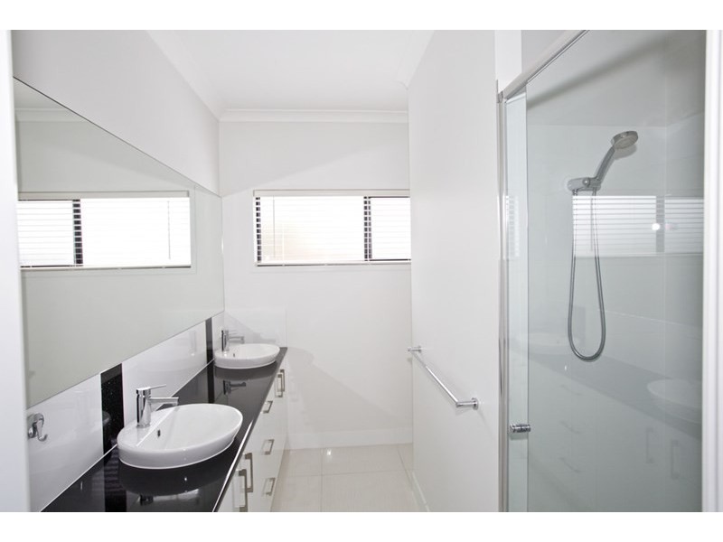 4 Blue Fin Court, Mountain Creek QLD 4557