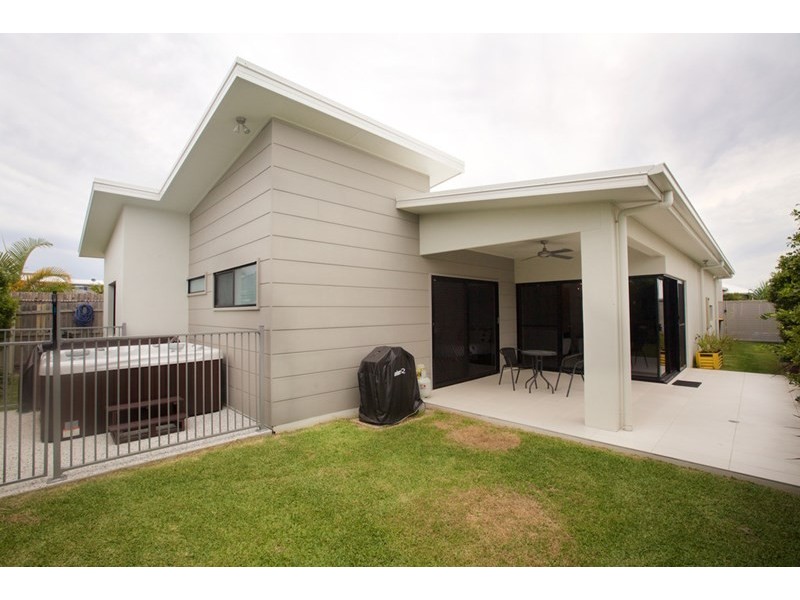 4 Blue Fin Court, Mountain Creek QLD 4557