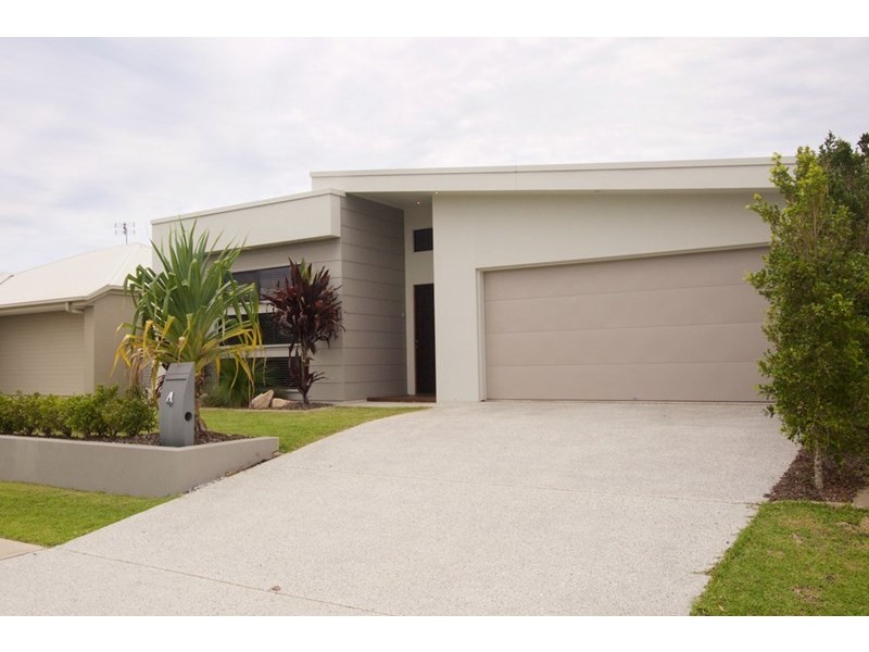 4 Blue Fin Court, Mountain Creek QLD 4557