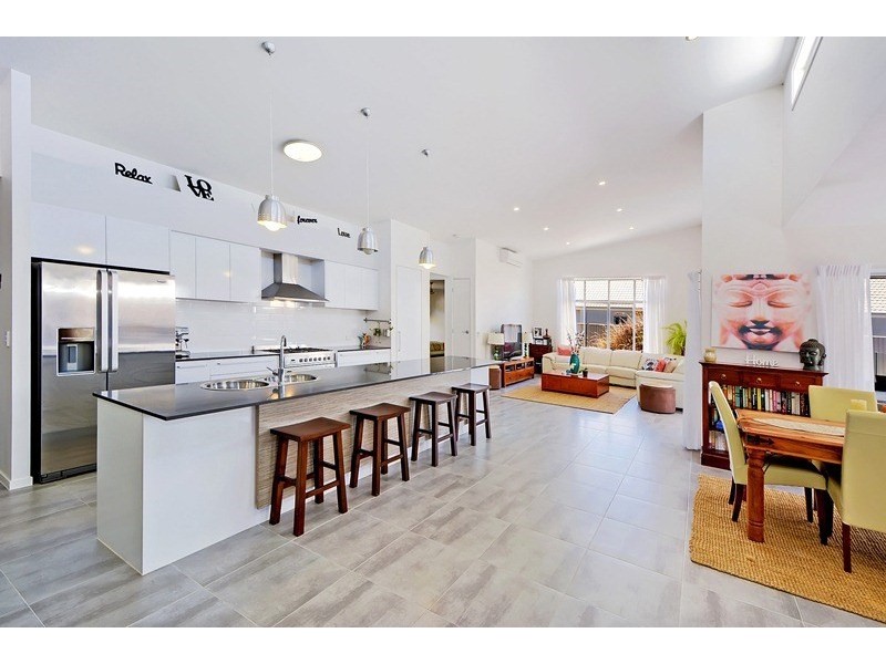 40 Sovereign Circuit, Pelican Waters QLD 4551