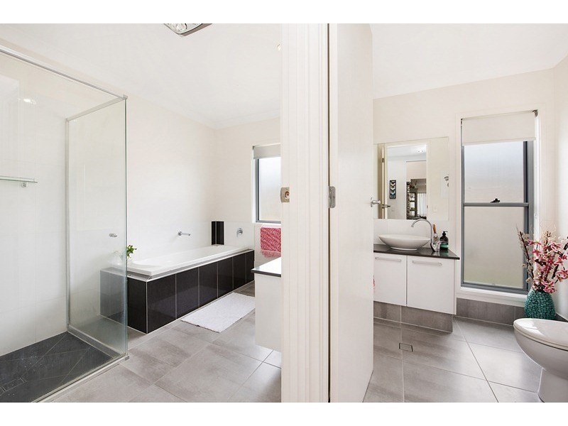 40 Sovereign Circuit, Pelican Waters QLD 4551