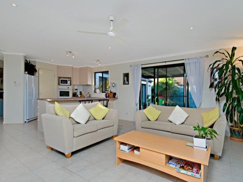 4 Lang Street, Pelican Waters QLD 4551