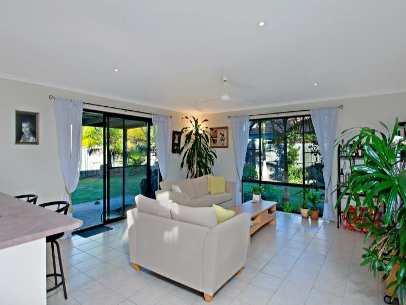 4 Lang Street, Pelican Waters QLD 4551