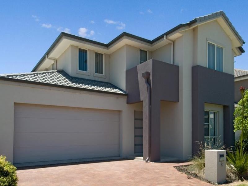 8 Pebbly Creek Crescent, Little Mountain QLD 4551