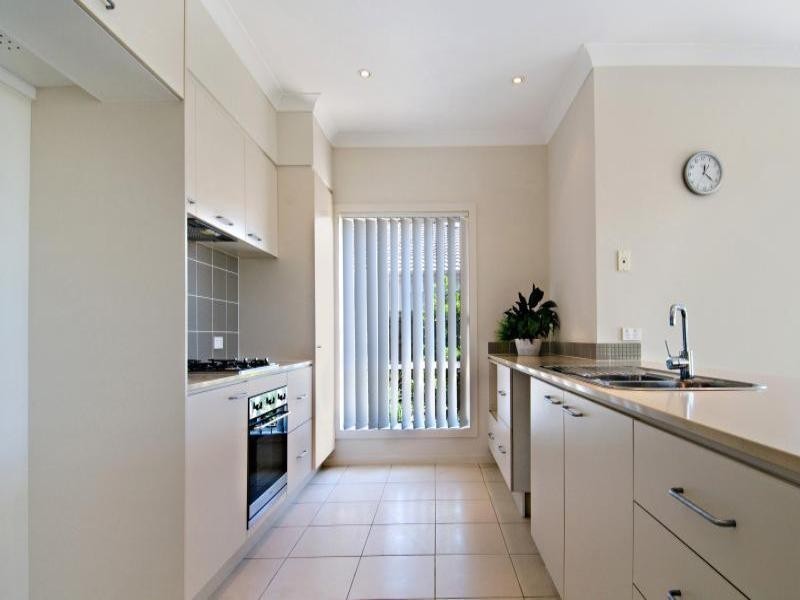 8 Pebbly Creek Crescent, Little Mountain QLD 4551