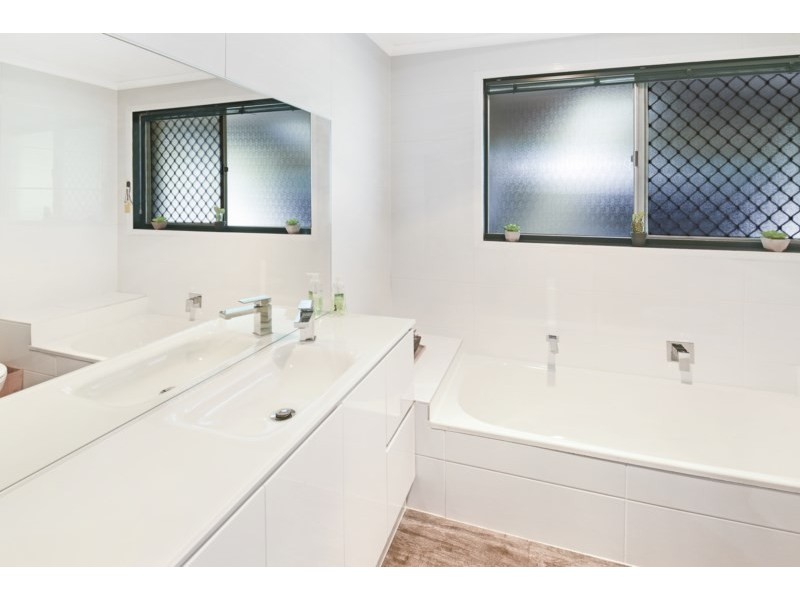 615 Nicklin Way, Wurtulla QLD 4575