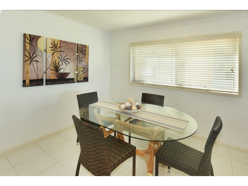 Unit 2/20 Maloja Avenue, Caloundra QLD 4551