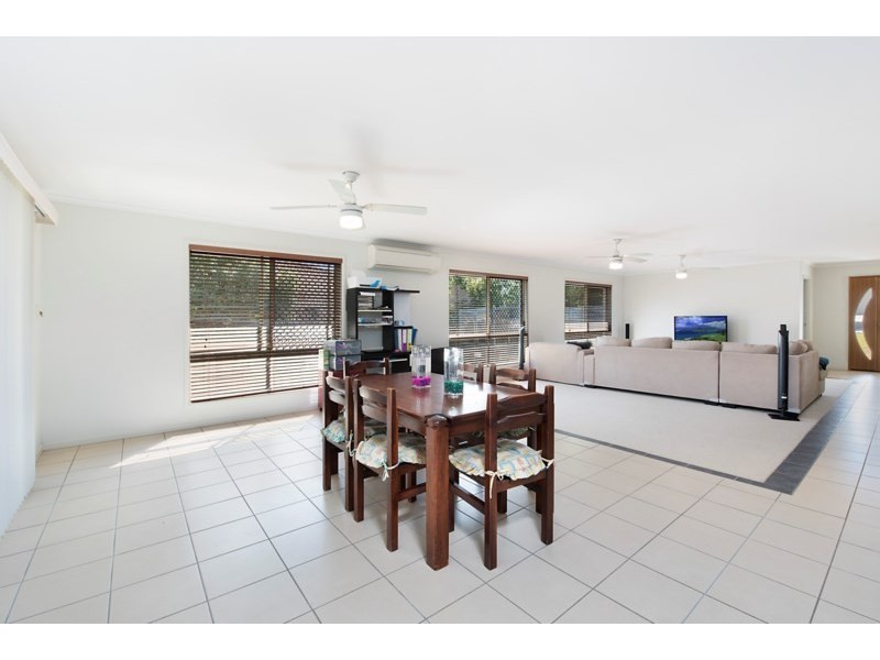 16 Eastern Rise, Little Mountain QLD 4551