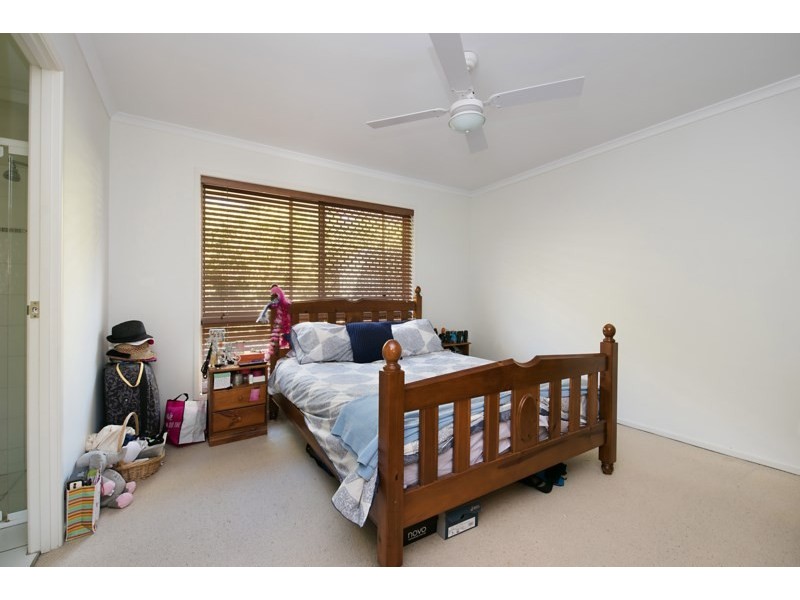 16 Eastern Rise, Little Mountain QLD 4551