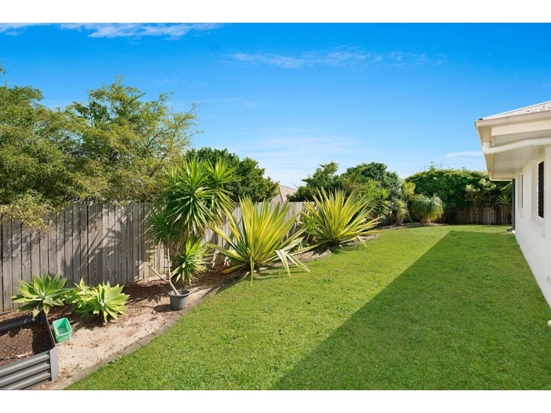 16 Eastern Rise, Little Mountain QLD 4551