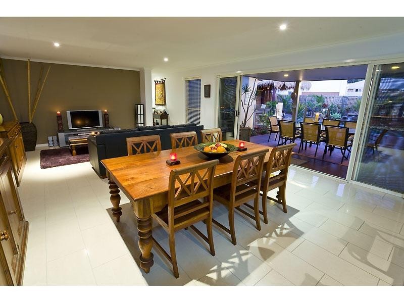 5 Hillview Crescent, Little Mountain QLD 4551