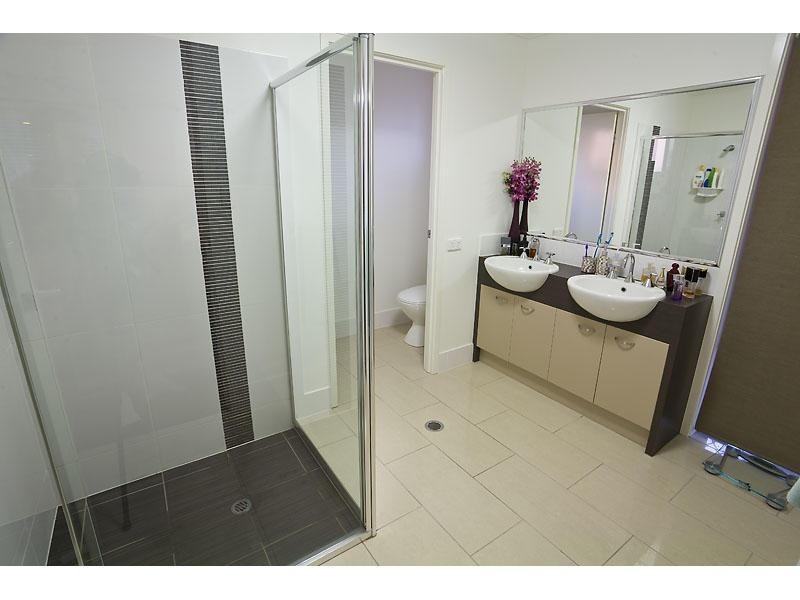 5 Hillview Crescent, Little Mountain QLD 4551