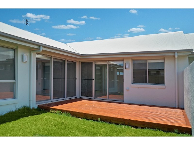 1/2 Haslewood Court, Meridan Plains QLD 4551