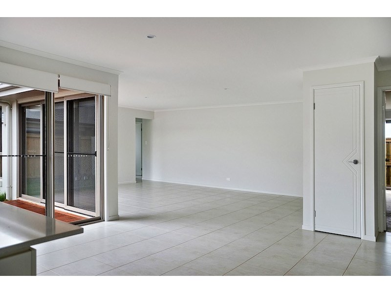 1/2 Haslewood Court, Meridan Plains QLD 4551