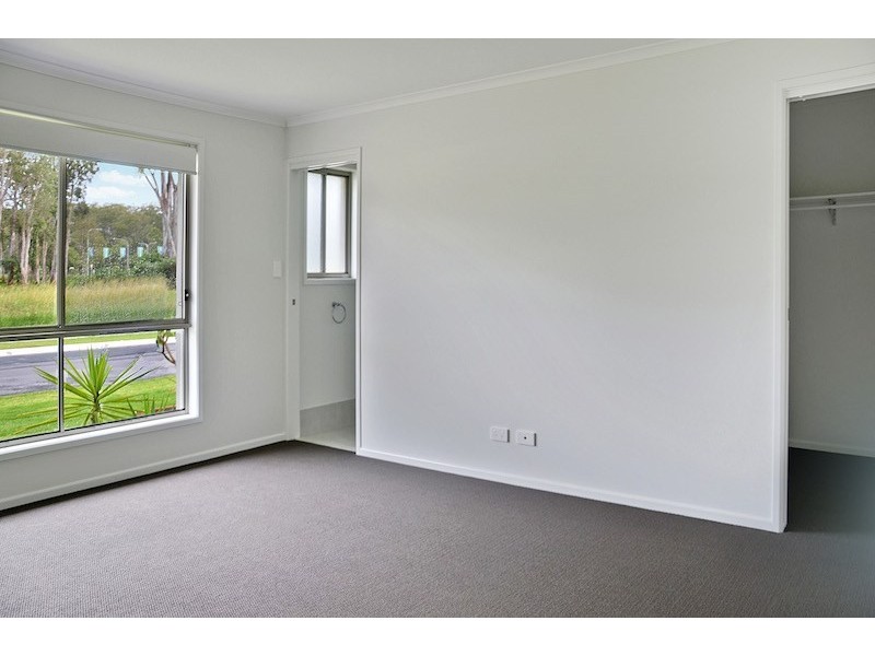 1/2 Haslewood Court, Meridan Plains QLD 4551