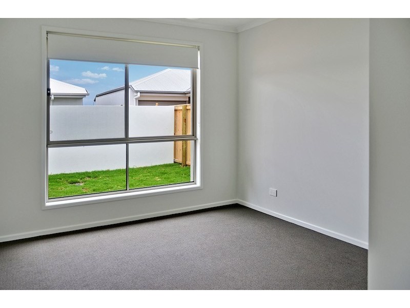 1/2 Haslewood Court, Meridan Plains QLD 4551