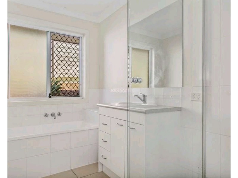 9 Highland Terrace, Little Mountain QLD 4551