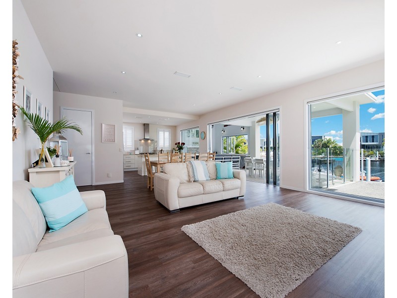 2 North Point Crescent, Pelican Waters QLD 4551