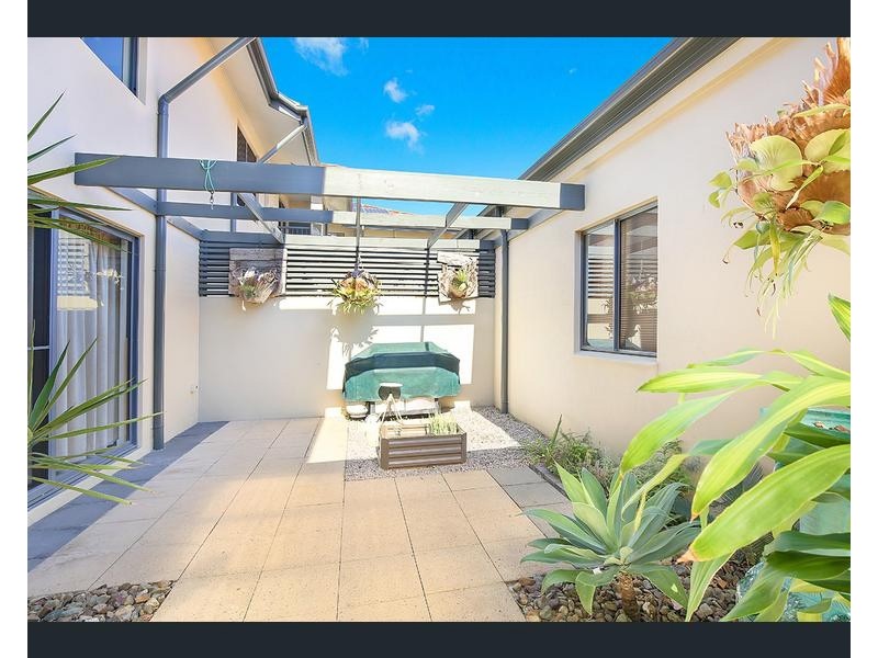 92/1 Millennium Circuit, Pelican Waters QLD 4551