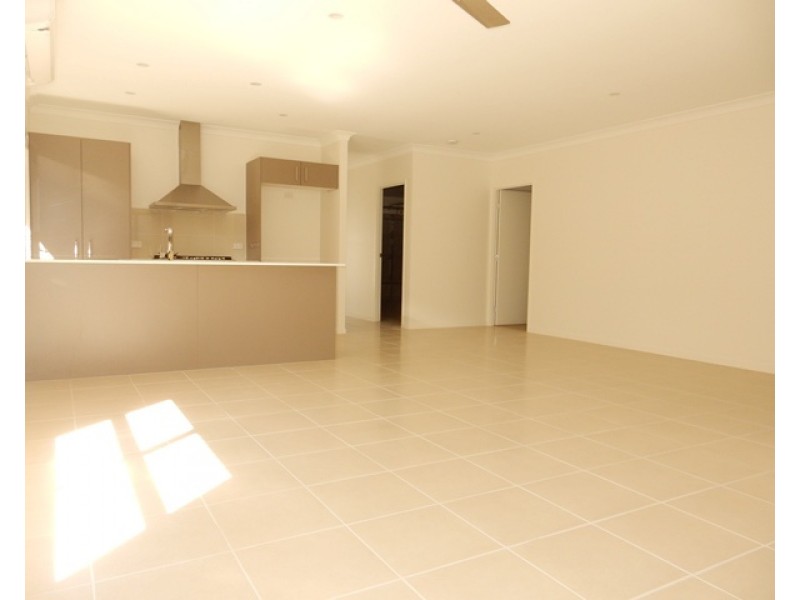 8 Jasper Street, Caloundra West QLD 4551