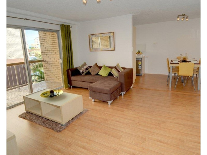 Unit 4/1 Sykes Avenue, Kings Beach QLD 4551