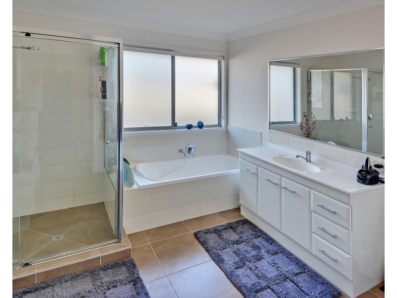 13 Middle Park Street, Little Mountain QLD 4551