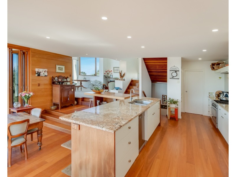 10 Victoria Terrace, Shelly Beach QLD 4551