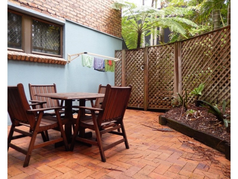 Unit 3 ‘Seapoint’ 32 Victoria Terrace, Kings Beach QLD 4551