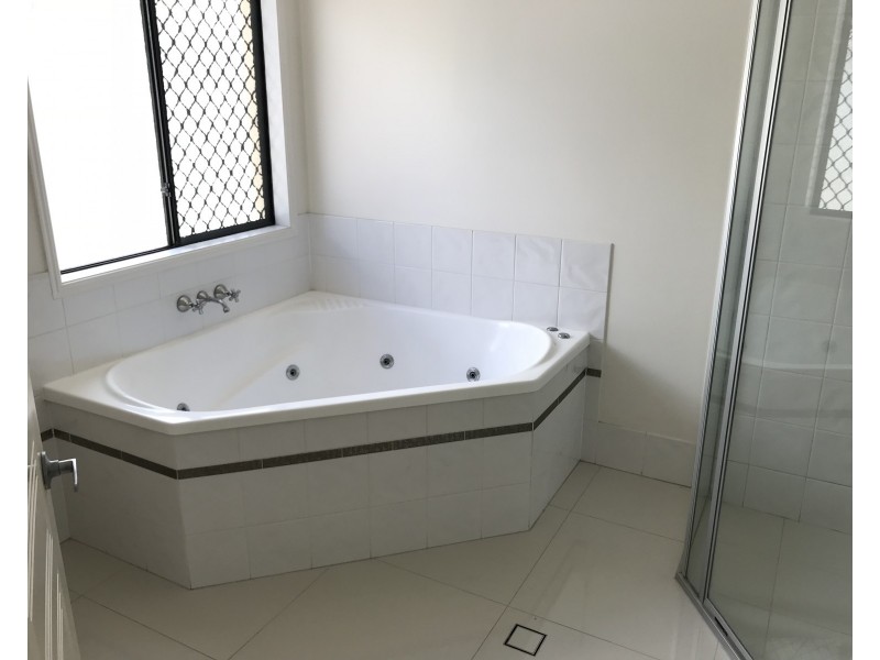 3 Sovereign Circuit, Pelican Waters QLD 4551