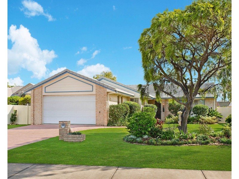 11 Sir Joseph Banks Drive, Pelican Waters QLD 4551