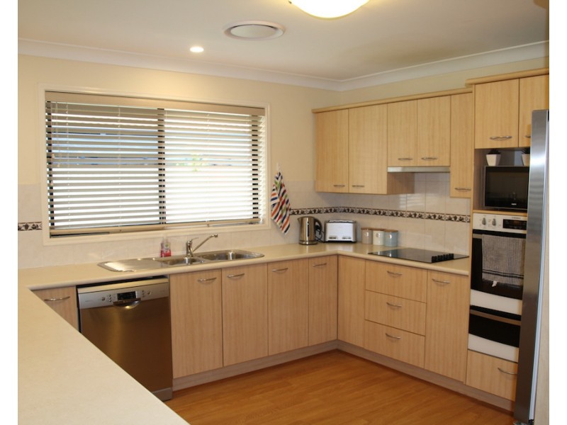 10 Lockyer Place, Pelican Waters QLD 4551