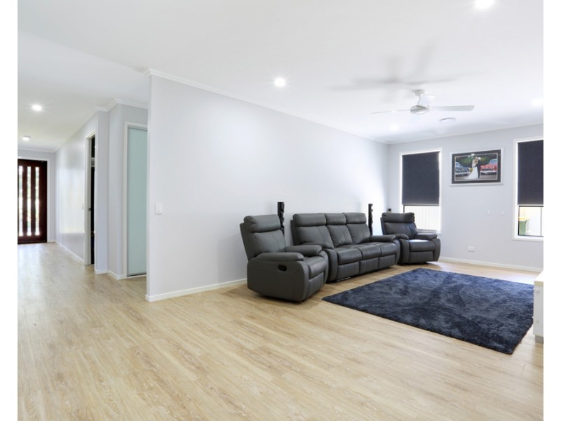 18 Westholme Circuit, Pelican Waters QLD 4551