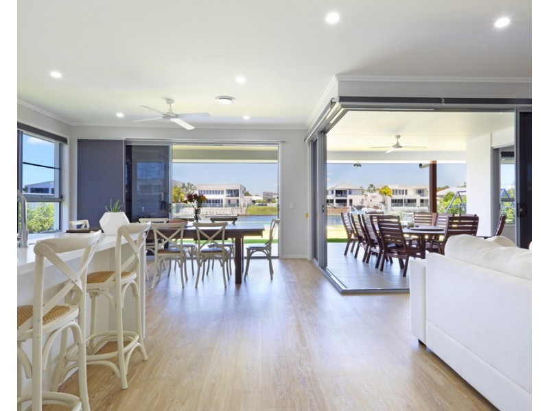 18 Westholme Circuit, Pelican Waters QLD 4551