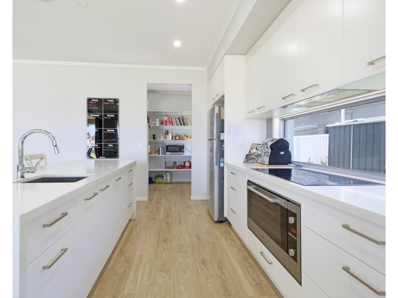 18 Westholme Circuit, Pelican Waters QLD 4551