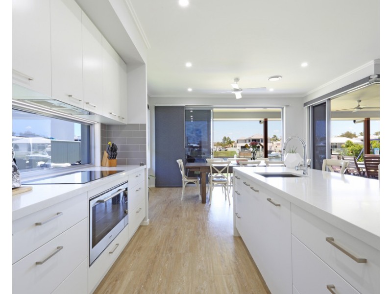 18 Westholme Circuit, Pelican Waters QLD 4551