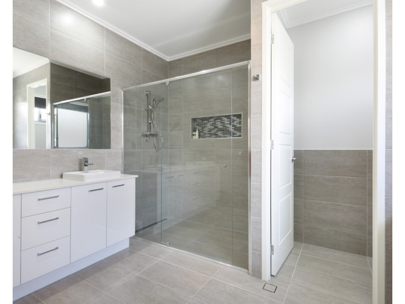 18 Westholme Circuit, Pelican Waters QLD 4551