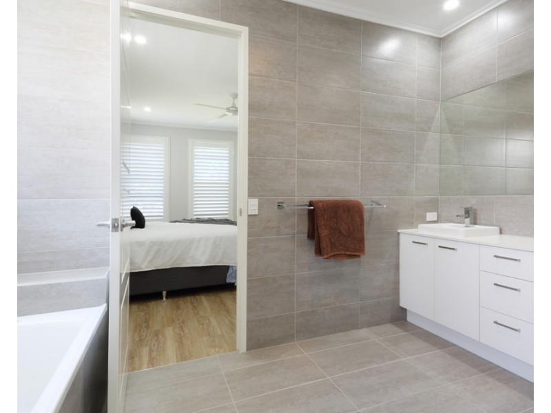 18 Westholme Circuit, Pelican Waters QLD 4551