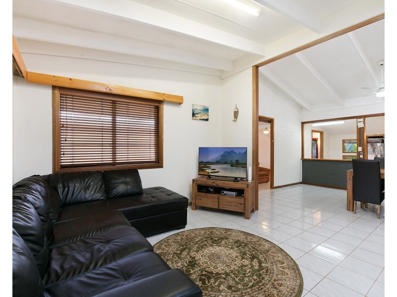 8 Sutherland Street, Dicky Beach QLD 4551