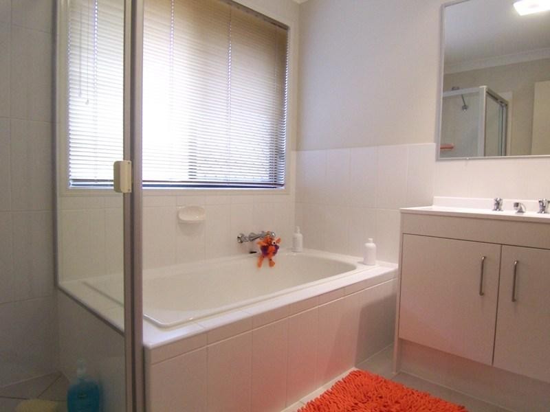 9 Cannon Lane, Little Mountain QLD 4551