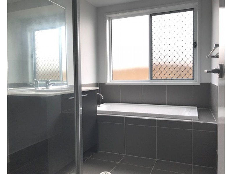 2 Haskins Street, Caloundra West QLD 4551