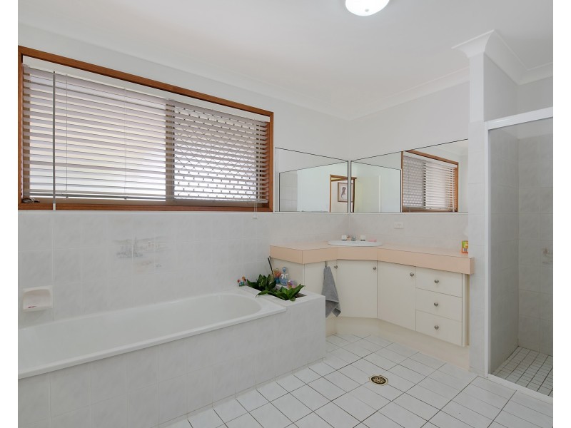 17 Mulloka Esplanade, Wurtulla QLD 4575