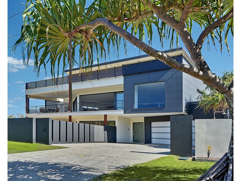 2 Mackay Street, Dicky Beach QLD 4551