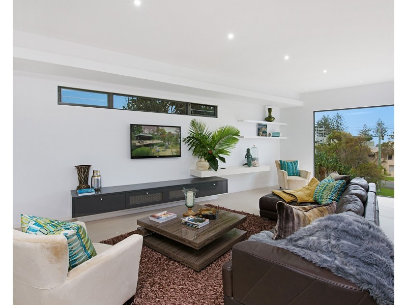 2 Mackay Street, Dicky Beach QLD 4551