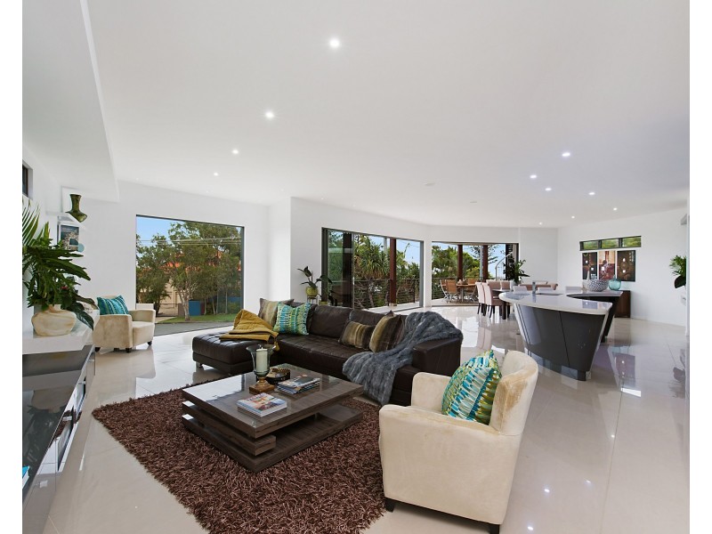 2 Mackay Street, Dicky Beach QLD 4551